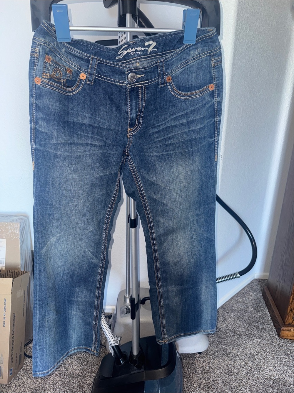 Seven7 Women's Cropped Straight-Leg Jeans in Faded Blue